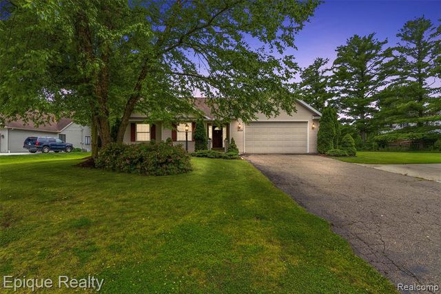 1409 Meadow Green Lane, Linden, MI 48451