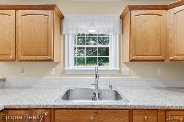 1409 Meadow Green Lane, Linden, MI 48451