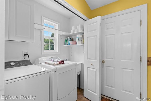 1409 Meadow Green Lane, Linden, MI 48451