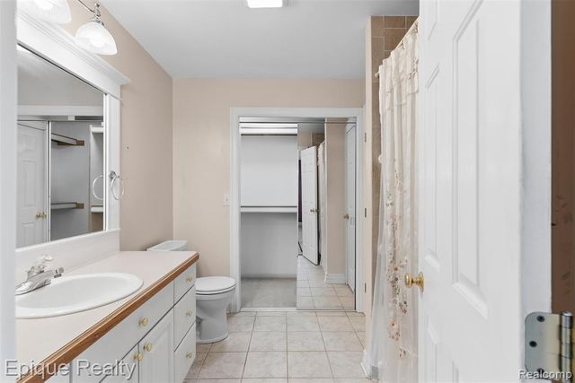 1409 Meadow Green Lane, Linden, MI 48451