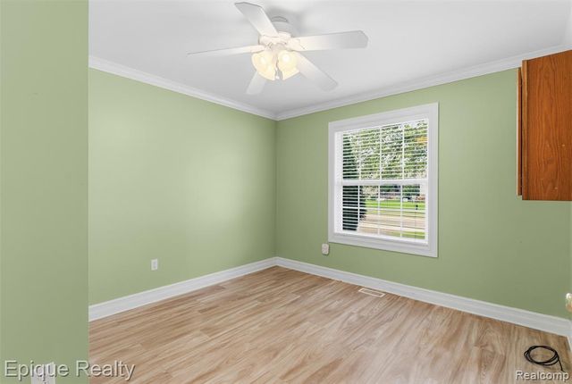 1409 Meadow Green Lane, Linden, MI 48451