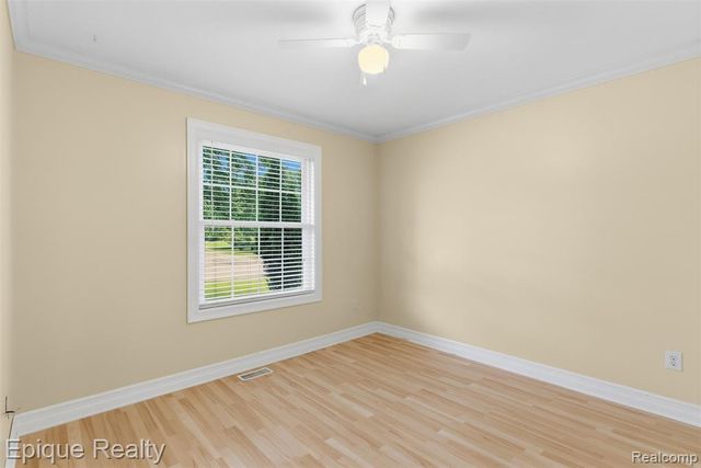 1409 Meadow Green Lane, Linden, MI 48451