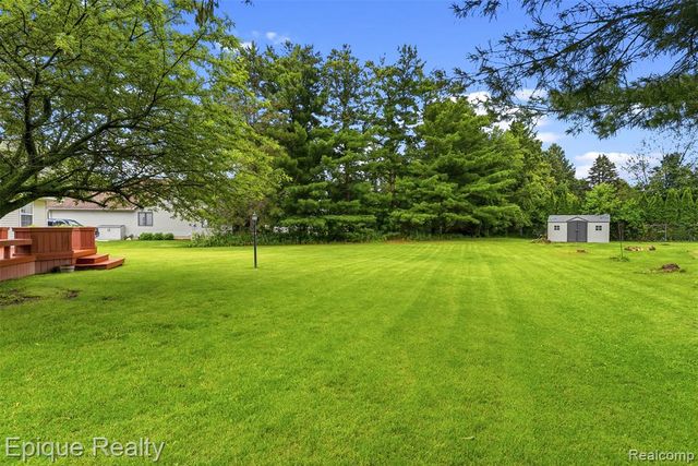 1409 Meadow Green Lane, Linden, MI 48451