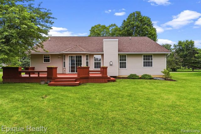 1409 Meadow Green Lane, Linden, MI 48451