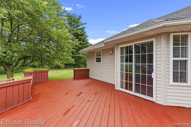 1409 Meadow Green Lane, Linden, MI 48451