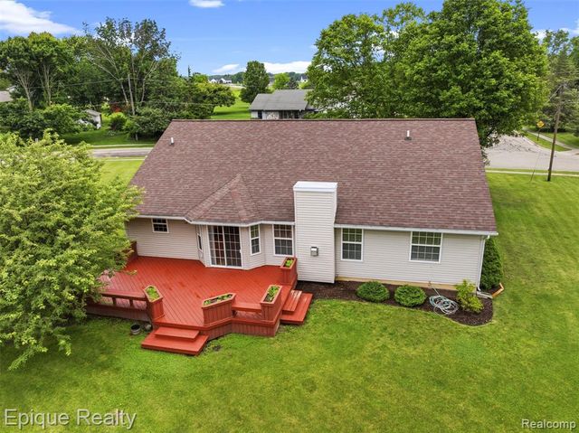 1409 Meadow Green Lane, Linden, MI 48451