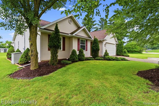 1409 Meadow Green Lane, Linden, MI 48451