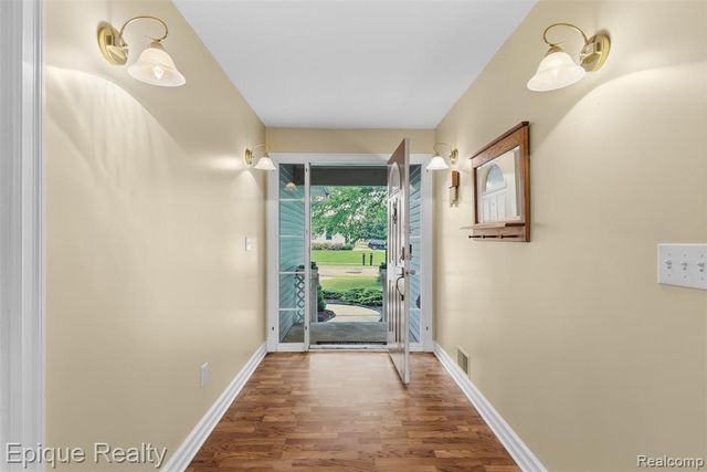 1409 Meadow Green Lane, Linden, MI 48451