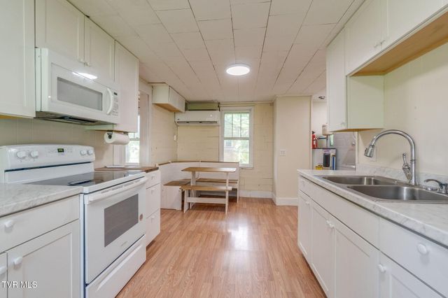 429 Tollett Street, Hampton, TN 37658