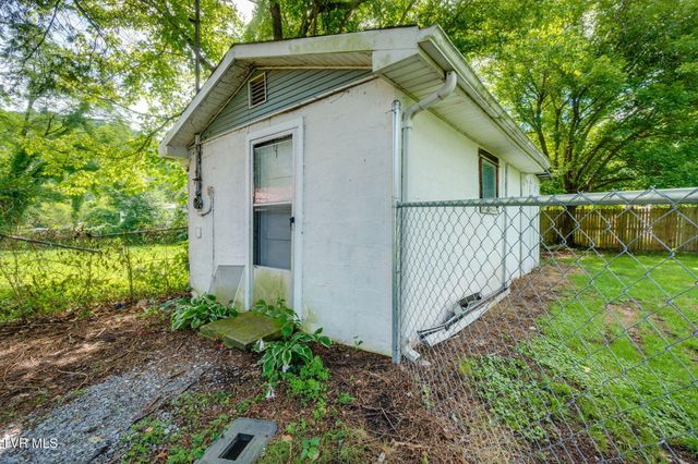 429 Tollett Street, Hampton, TN 37658