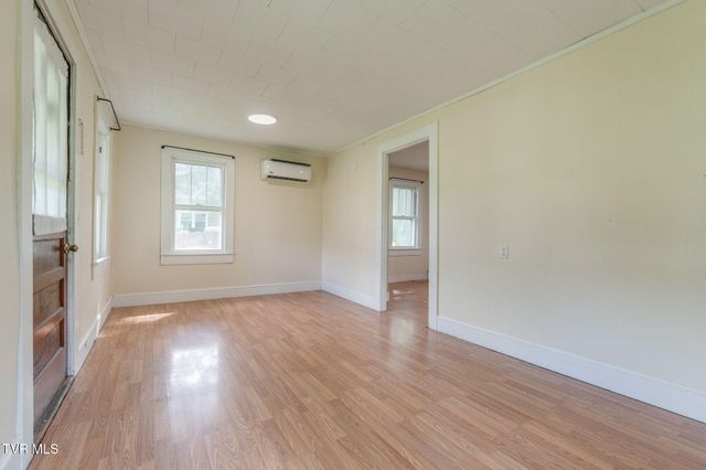 429 Tollett Street, Hampton, TN 37658