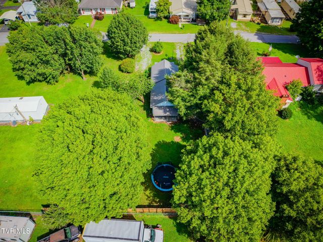 429 Tollett Street, Hampton, TN 37658