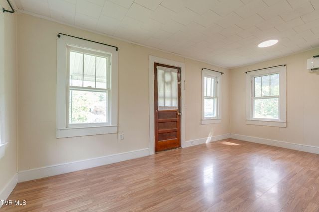 429 Tollett Street, Hampton, TN 37658