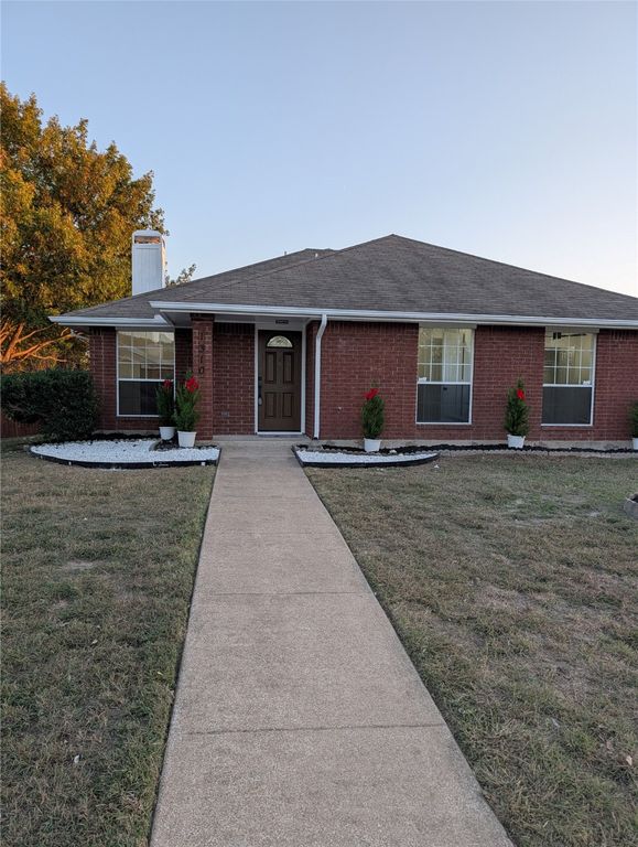 1310 Rosewood Lane, Lancaster, TX 75146