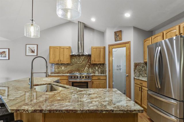 308 Skyland Way, Deerfield, WI 53531