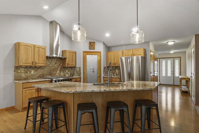 308 Skyland Way, Deerfield, WI 53531