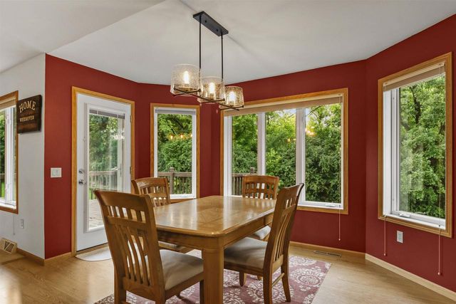 308 Skyland Way, Deerfield, WI 53531