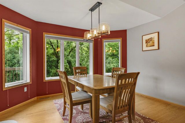 308 Skyland Way, Deerfield, WI 53531