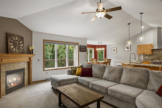 308 Skyland Way, Deerfield, WI 53531