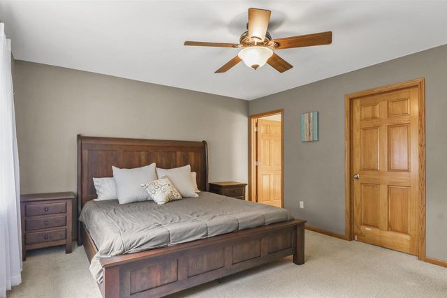 308 Skyland Way, Deerfield, WI 53531
