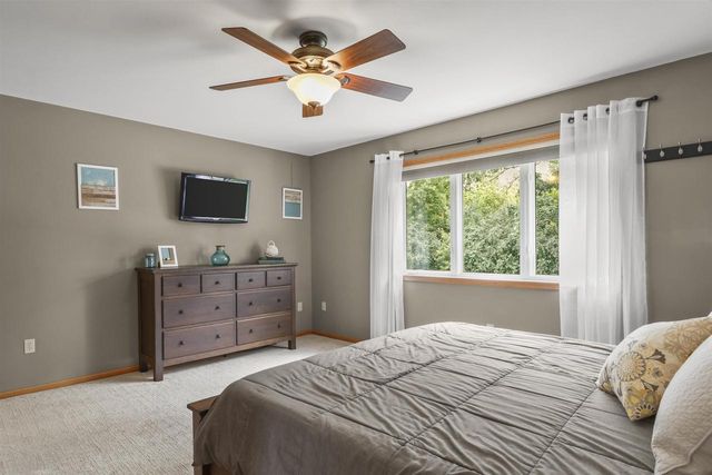 308 Skyland Way, Deerfield, WI 53531