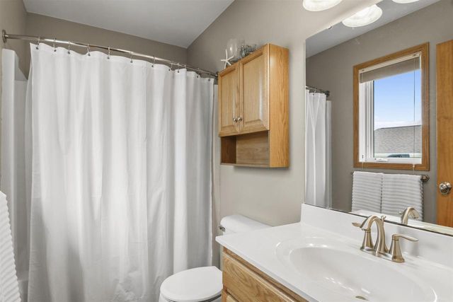 308 Skyland Way, Deerfield, WI 53531