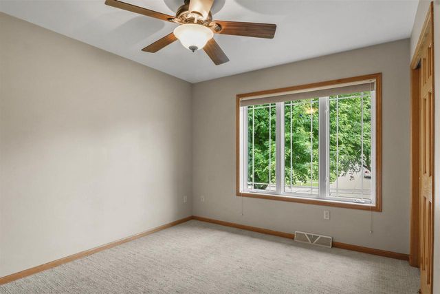 308 Skyland Way, Deerfield, WI 53531