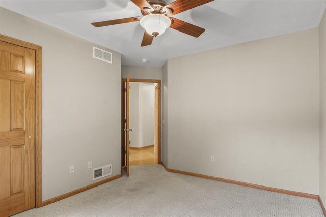 308 Skyland Way, Deerfield, WI 53531