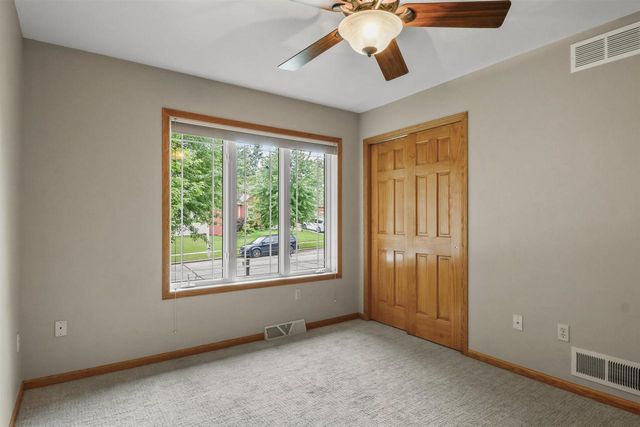308 Skyland Way, Deerfield, WI 53531