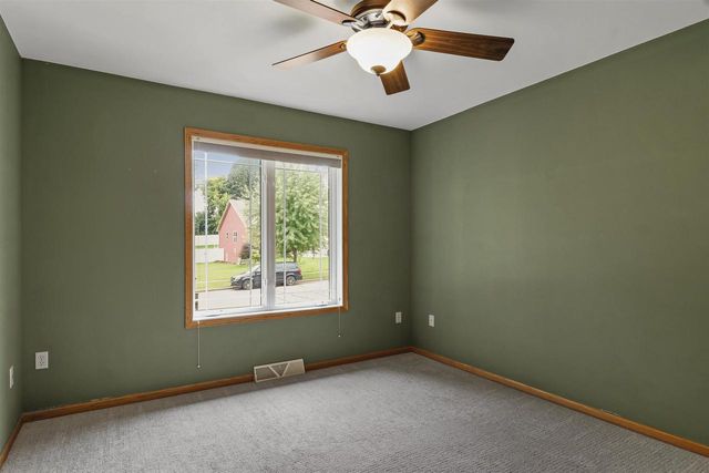 308 Skyland Way, Deerfield, WI 53531