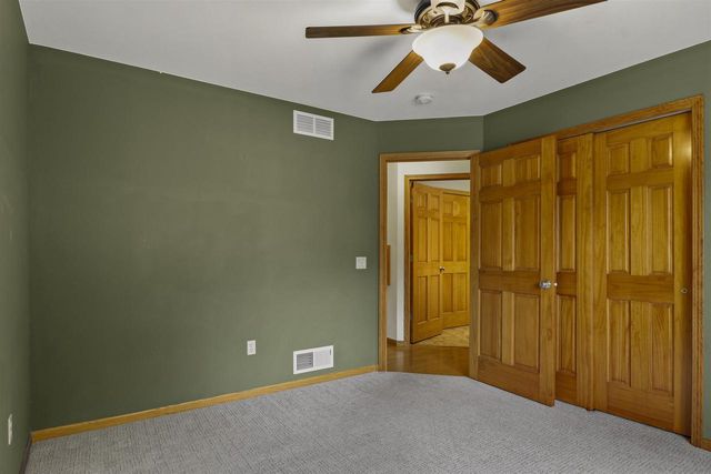 308 Skyland Way, Deerfield, WI 53531