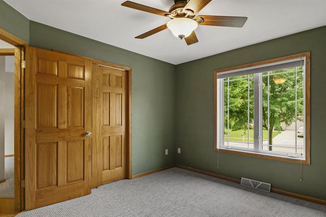 308 Skyland Way, Deerfield, WI 53531