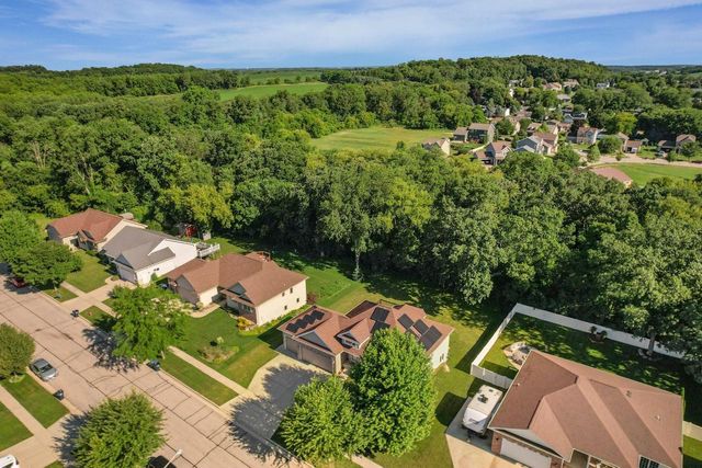 308 Skyland Way, Deerfield, WI 53531