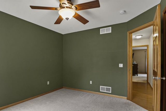 308 Skyland Way, Deerfield, WI 53531