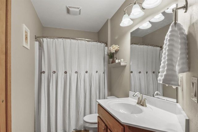 308 Skyland Way, Deerfield, WI 53531