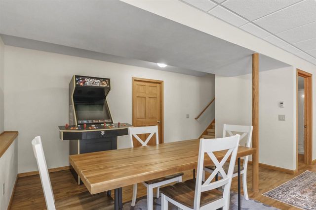 308 Skyland Way, Deerfield, WI 53531