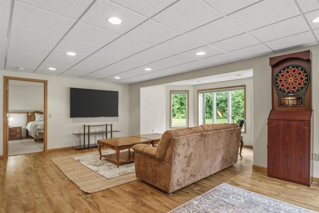 308 Skyland Way, Deerfield, WI 53531