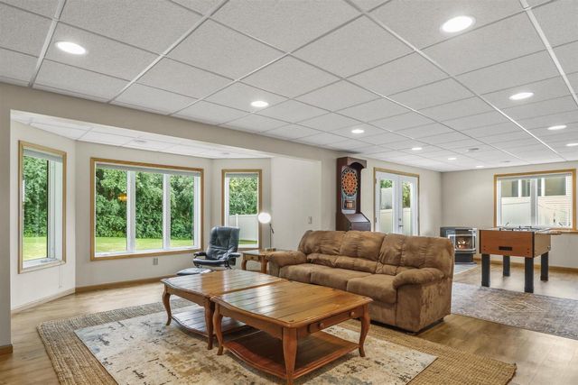 308 Skyland Way, Deerfield, WI 53531