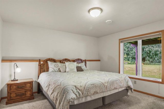 308 Skyland Way, Deerfield, WI 53531