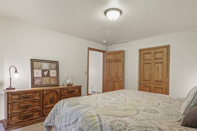 308 Skyland Way, Deerfield, WI 53531