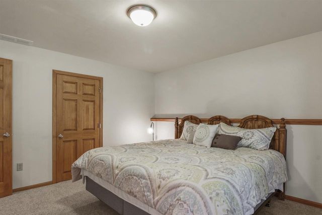 308 Skyland Way, Deerfield, WI 53531