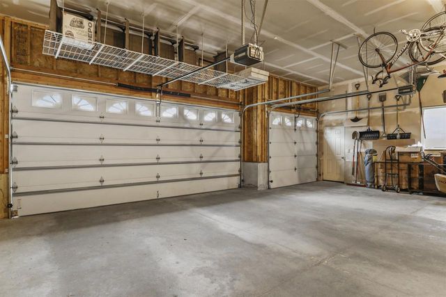 308 Skyland Way, Deerfield, WI 53531