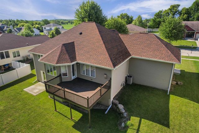 308 Skyland Way, Deerfield, WI 53531