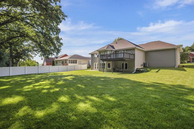 308 Skyland Way, Deerfield, WI 53531