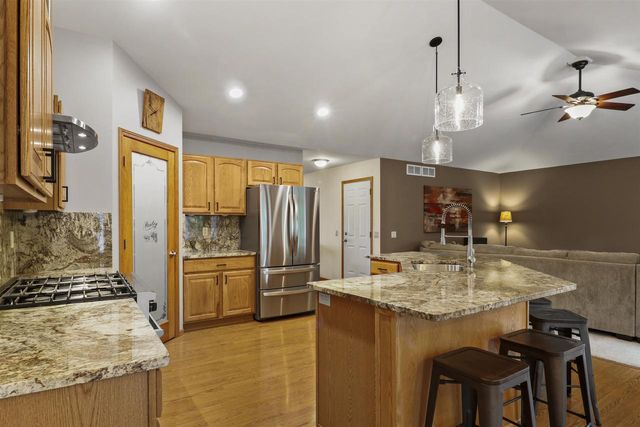 308 Skyland Way, Deerfield, WI 53531