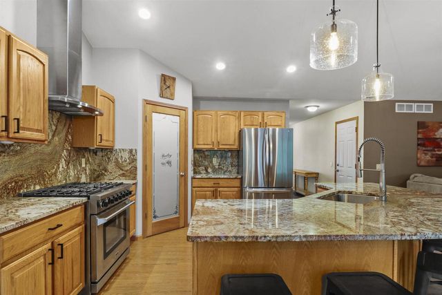 308 Skyland Way, Deerfield, WI 53531