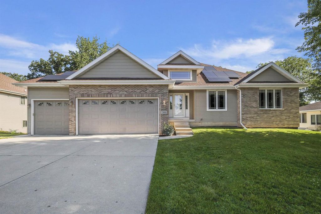 308 Skyland Way, Deerfield, WI 53531