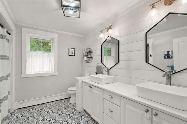 33 Putnam Hill Rd, Sutton, MA 01590