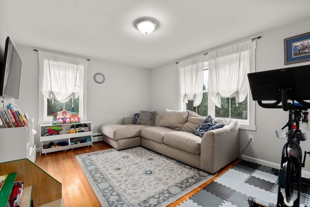 33 Putnam Hill Rd, Sutton, MA 01590