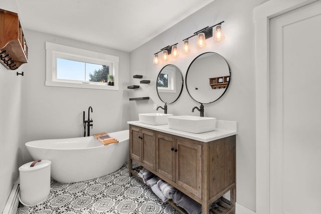 33 Putnam Hill Rd, Sutton, MA 01590